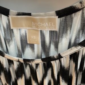 🛍Michael Kors women blouse size XS black and white